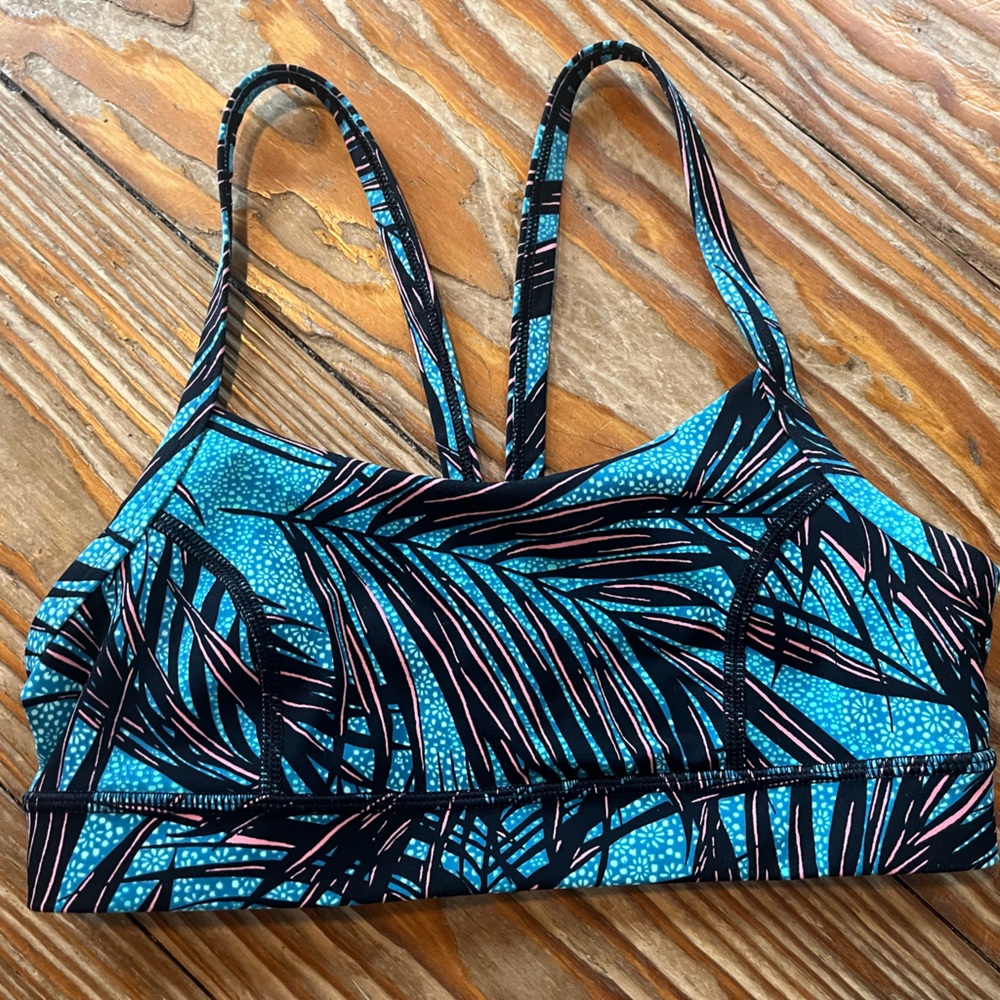 Lululemon sports bra